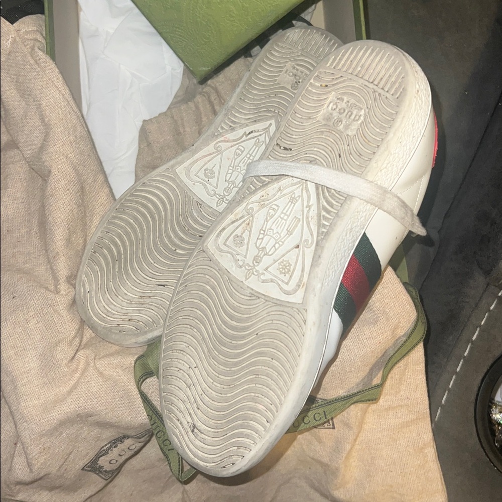 Gucci ACE Sneakers with Web Stripe and Bee ๐ - Picture 12 of 12